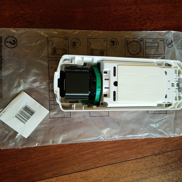 Gojo | Sanitizer Dispenser - Picture 3 of 5